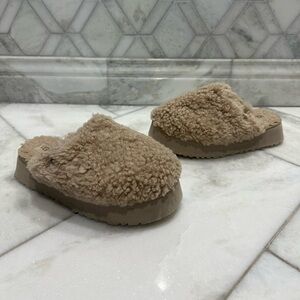 Size 7 Women’s UGG Maxi Curly Platform Mule Slippers